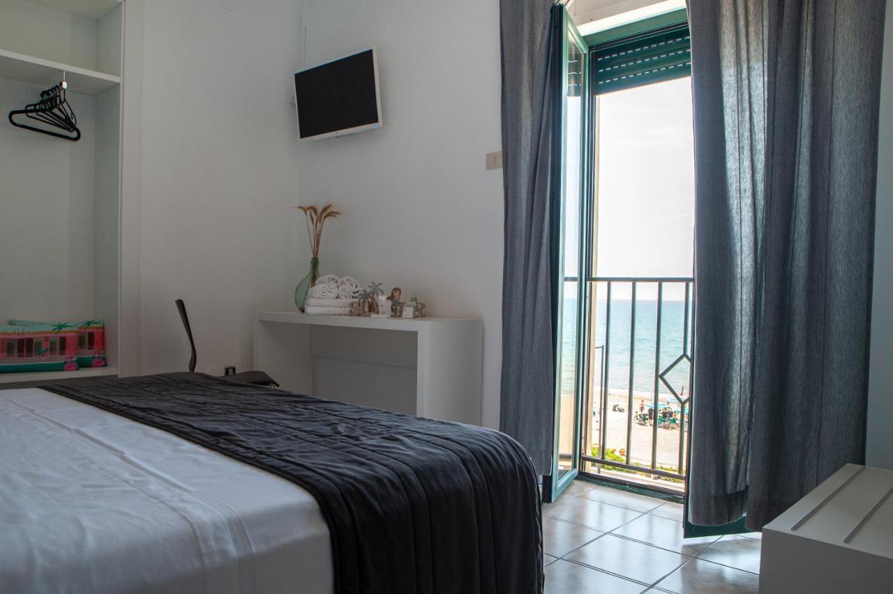 Baron Beach Hotel Scauri  Exterior foto